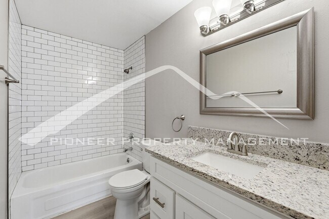 Building Photo - Great Condo with Central AC and Community Pool