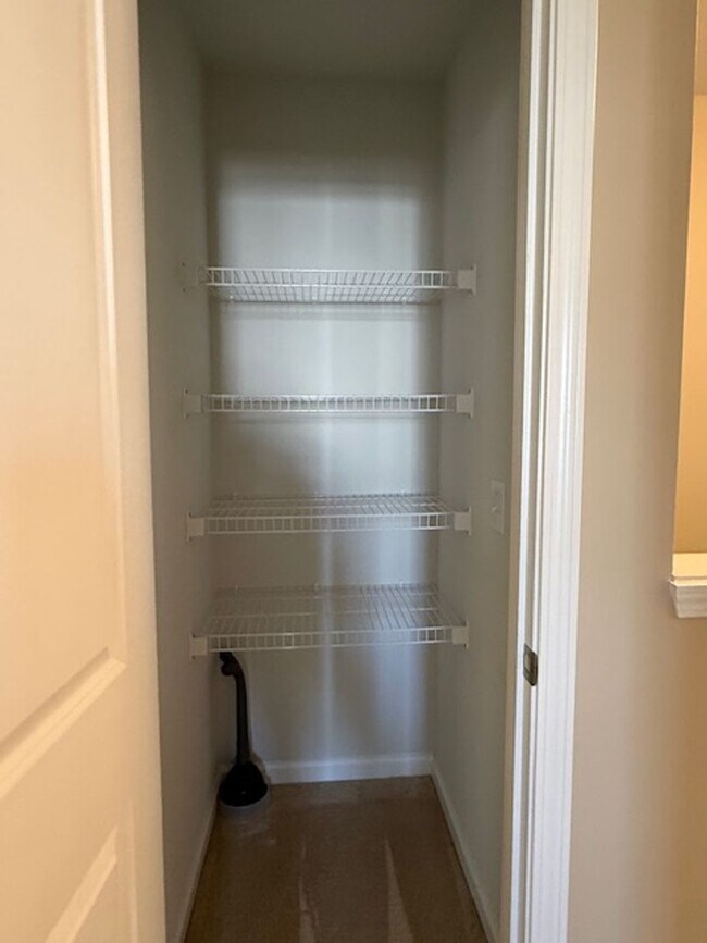 Building Photo - Beautiful 4BR Home in Shadow Moss – Available Now!