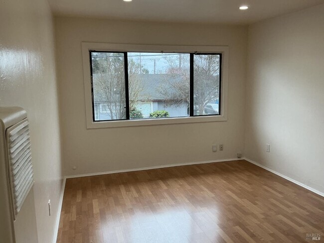 Building Photo - 212 S E St