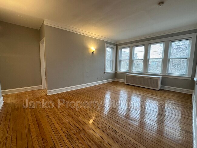 Building Photo - 625 E 80th St