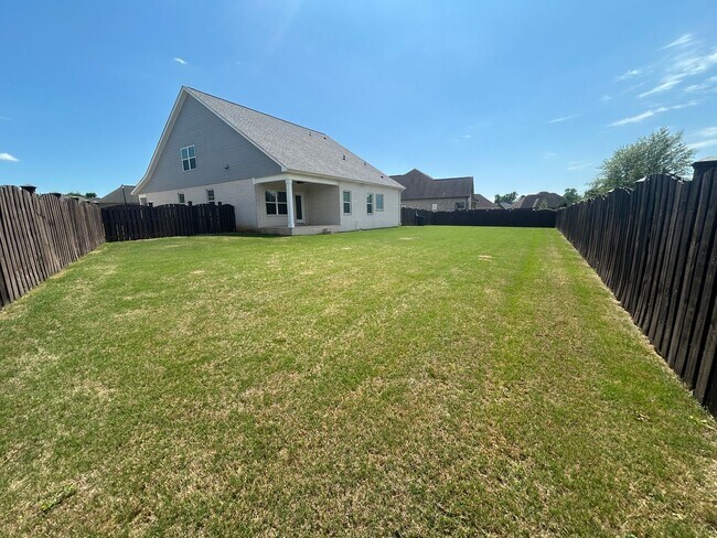 Building Photo - Beautiful 4BR Home in Athens with Bonus Room & Fenced Yard
