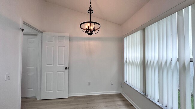 Building Photo - 1709 Pine Bay Dr