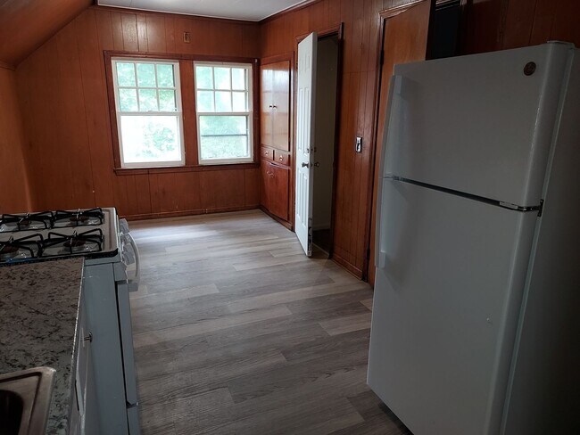 Building Photo - 318-320 Durnan St