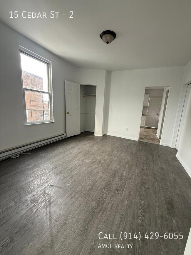 Building Photo - 15 Cedar St