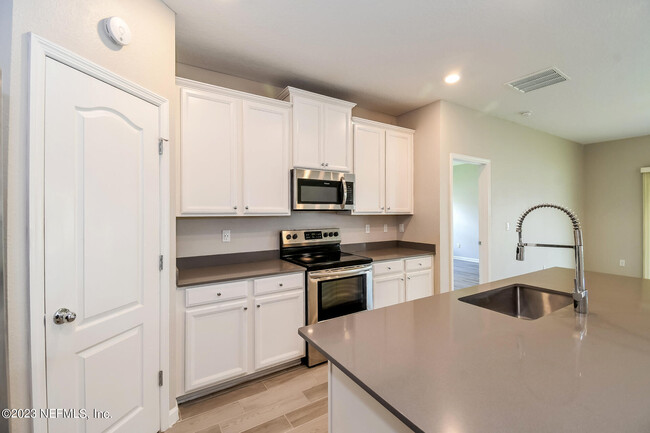 Building Photo - 6918 Oden Creek Ct