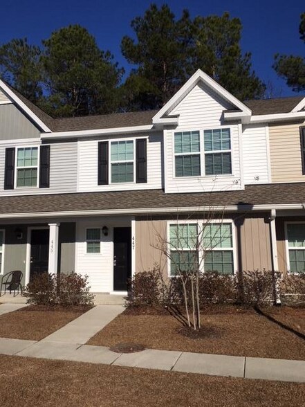 Building Photo - 447 Truman Dr