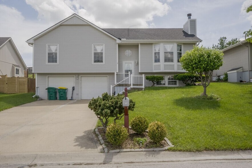 Building Photo - 10725 Cleveland Ave