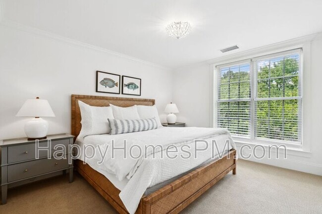 Building Photo - 728 S Shelmore Blvd