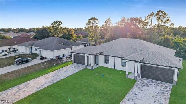 Building Photo - 706 Homer Ave S