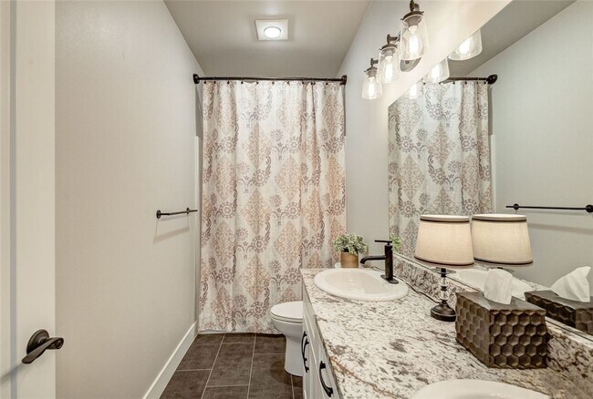 Building Photo - Beautiful 3+ bed, 3 bath home with 4 car garage, VIEWS, chef's kitchen and much more!