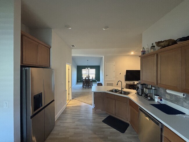 Building Photo - 9835 Olivia St