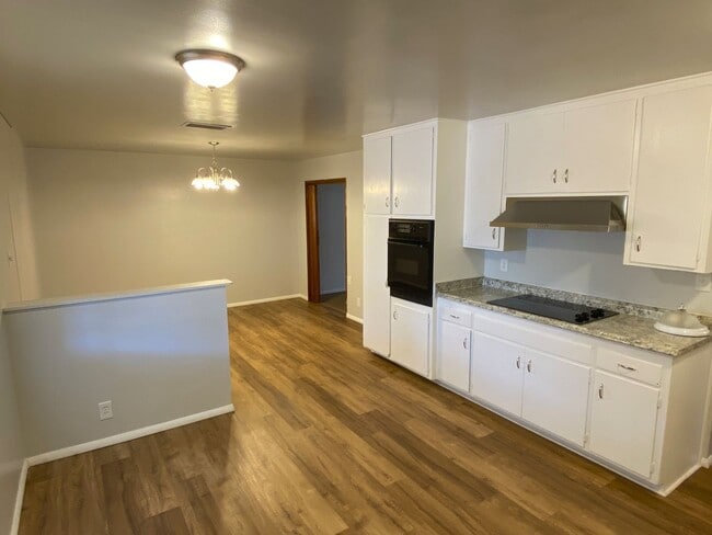 Building Photo - Tempe Duplex 3 Bed - 1.75 Bath