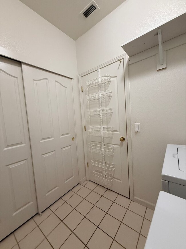 Building Photo - Beautiful 3bd/2ba Natomas Home with 2 Car Garage!