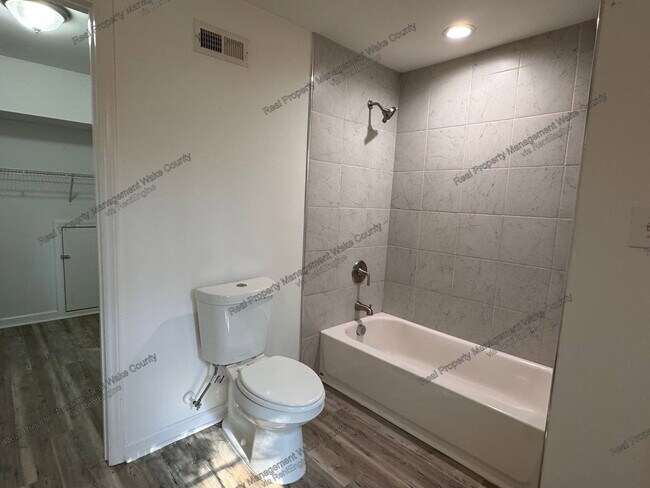 Building Photo - 612 Essington Pl