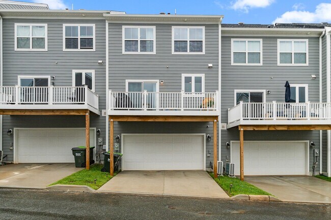Building Photo - 3042 Horizon Rd