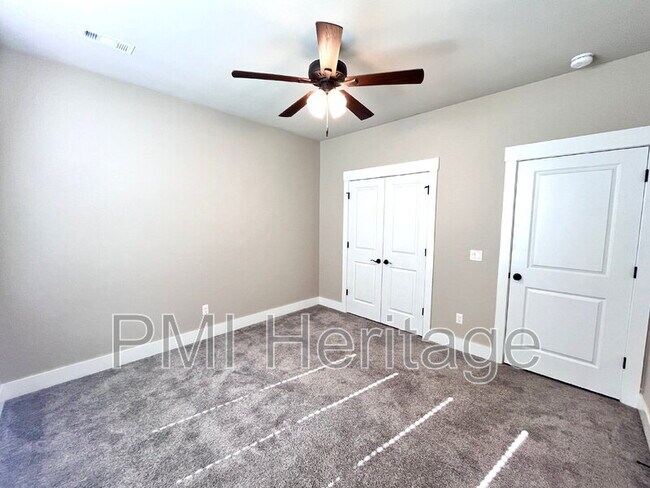 Building Photo - 557 Rossi St