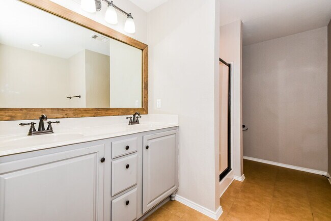 Building Photo - 908 Matthew Ln