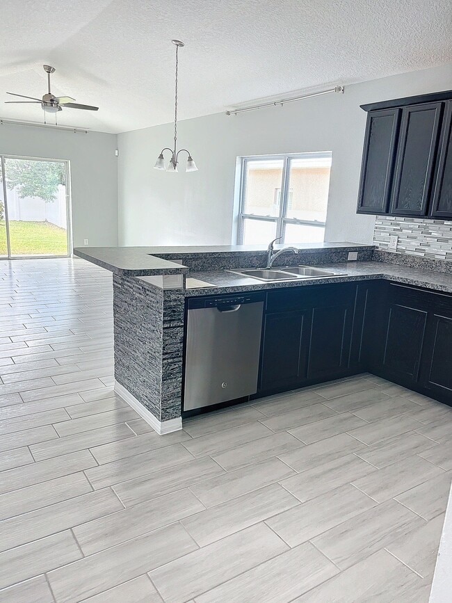 Building Photo - 469 Ogelthorpe Dr