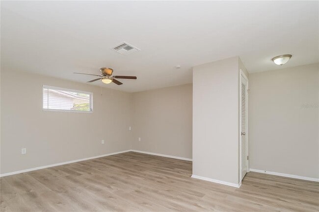 Building Photo - 5127 Reseda Dr