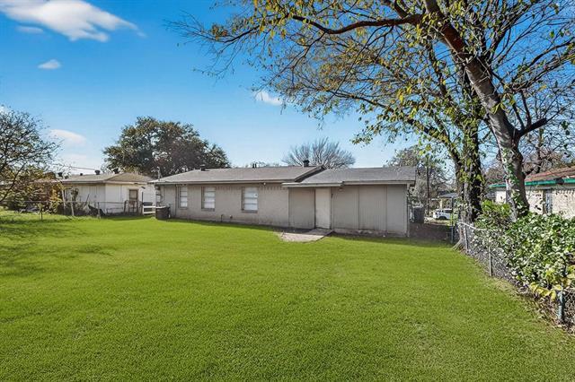 Building Photo - 310 Palm Oak Dr