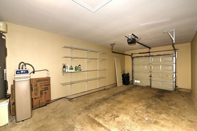 Building Photo - GREAT LOCATION: 1604 & SHAENFIELD | 3 BEDS | 2 BATHS | MOVE IN READY