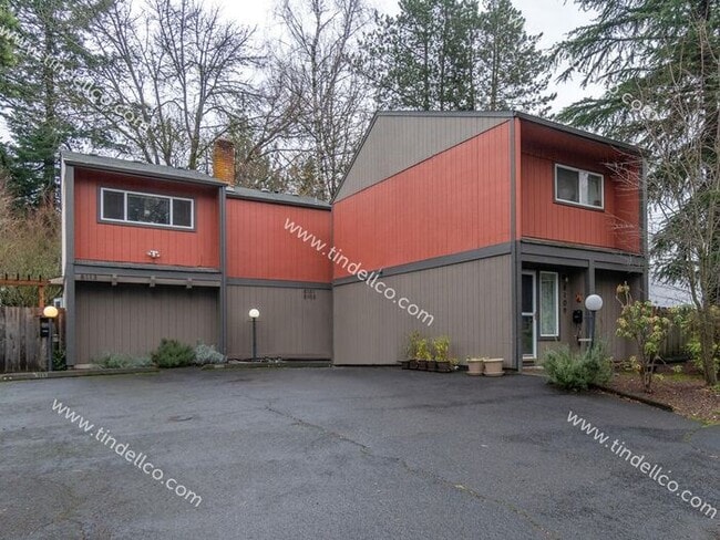 Building Photo - Charming Townhouse Style Home in Multnomah...