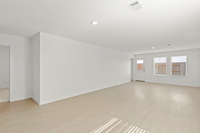 Building Photo - 16854 Great Highlands Dr