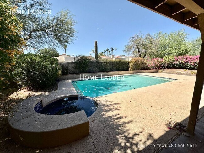 Building Photo - 10570 E San Salvador Dr