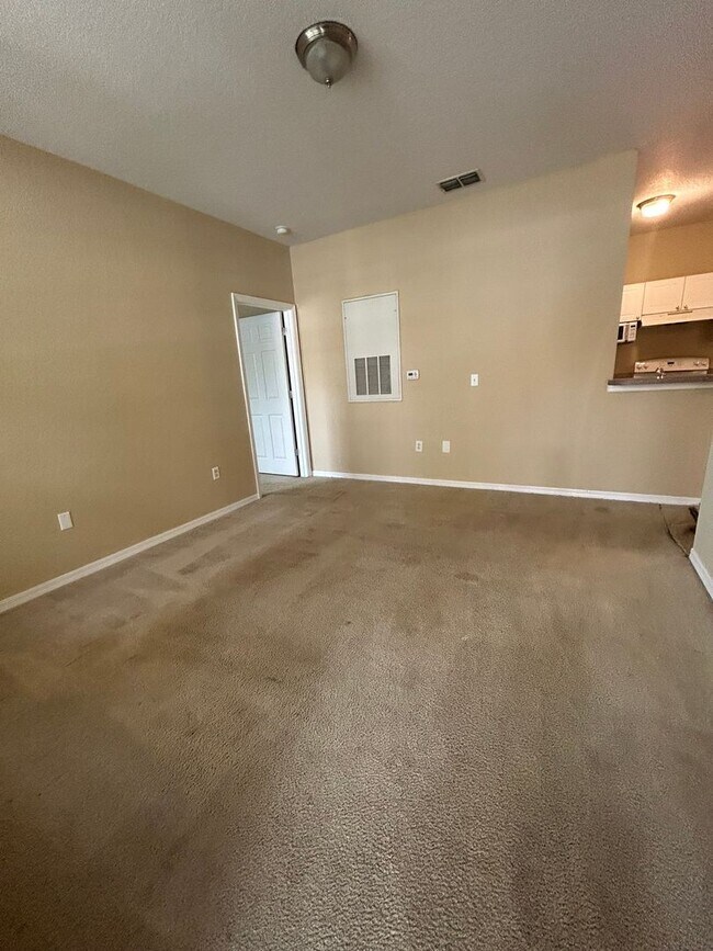 Building Photo - 823 Grand Regency Pointe