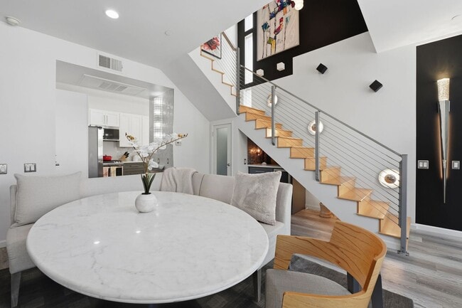 Building Photo - Furnished 2 bedroom
