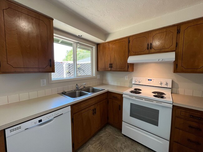 Building Photo - Beautifully Landscaped Two Bedroom