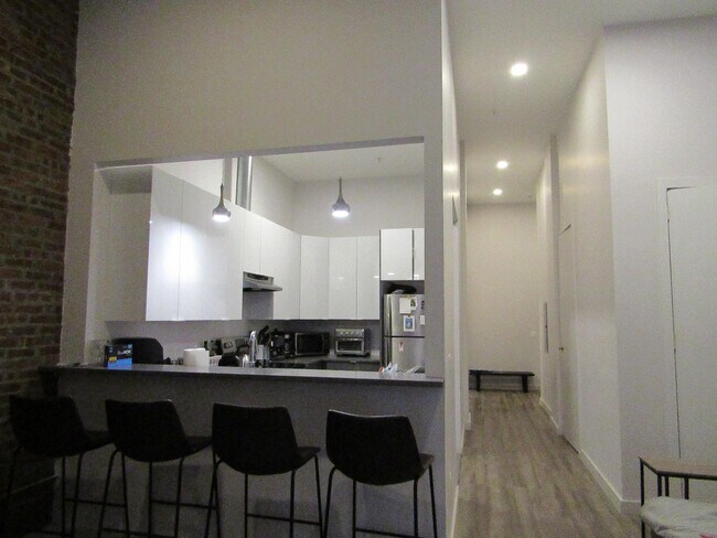 Building Photo - 139 Newark Ave