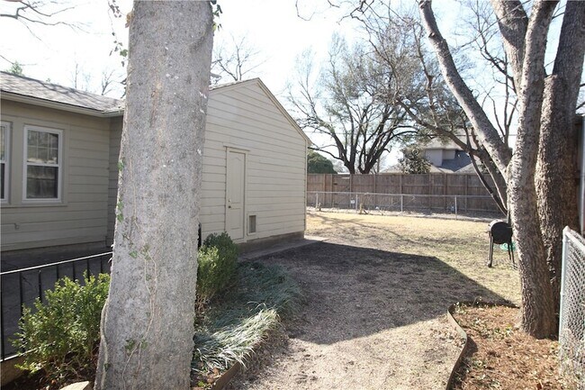 Building Photo - 4303 Delmar Ave