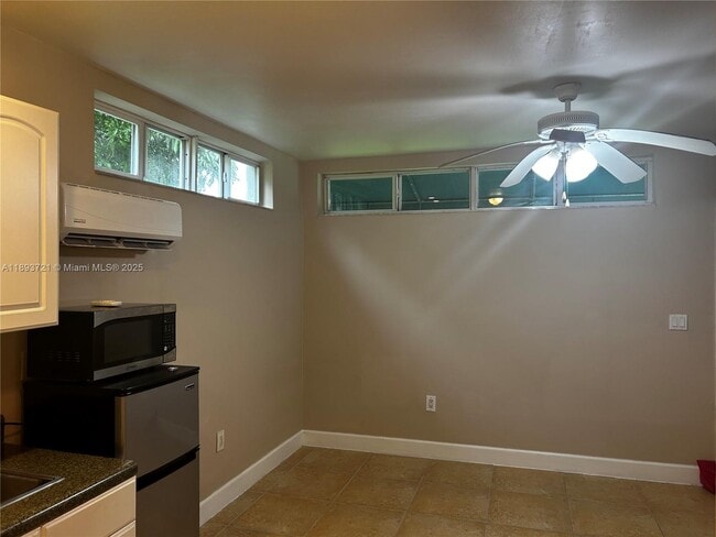 Building Photo - 7630 SW 73rd Pl