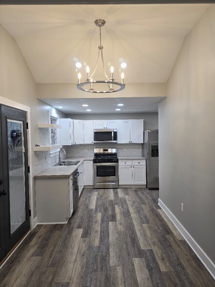 Building Photo - 412 Jerome St