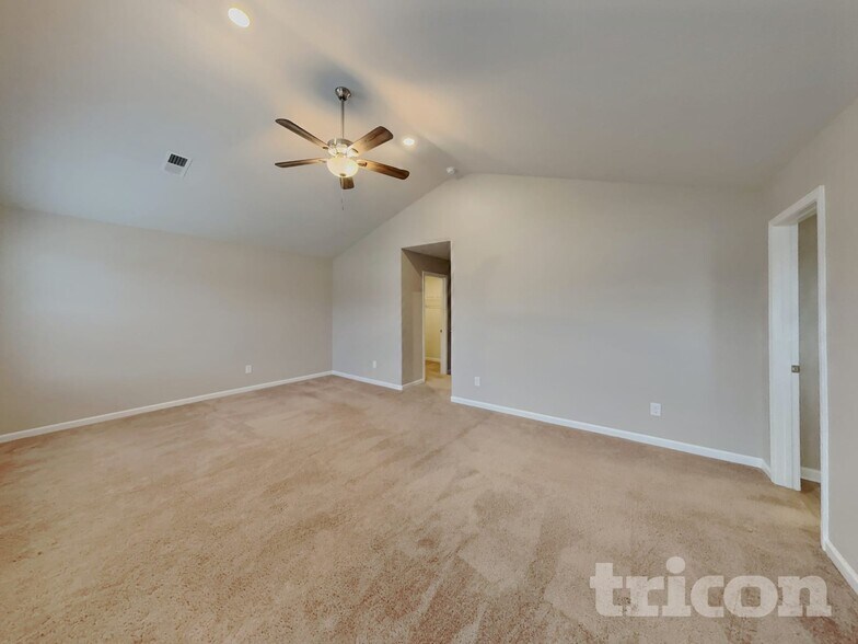 Building Photo - 205 Coleshill Rd