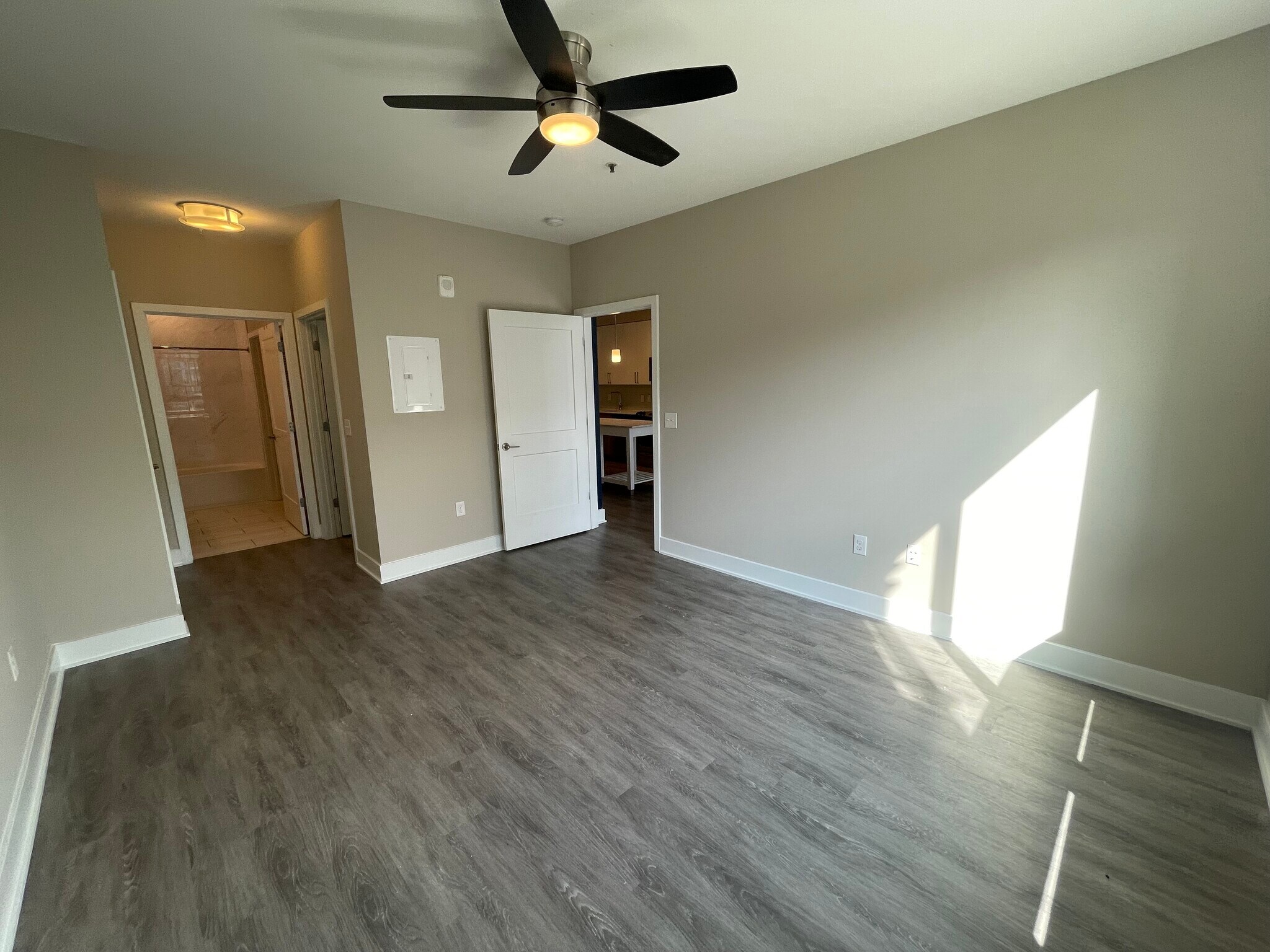 Building Photo - 145 Riverhaven Dr