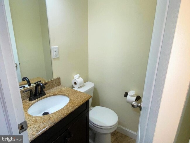 Building Photo - 204 Brecknock Terrace E