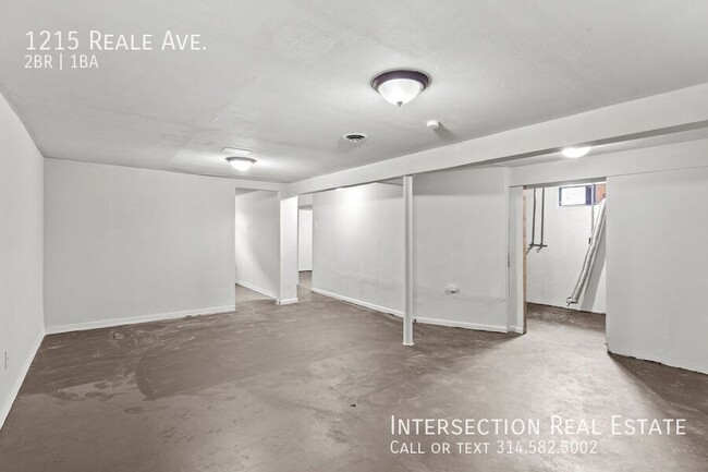 Building Photo - 1215 Reale Ave