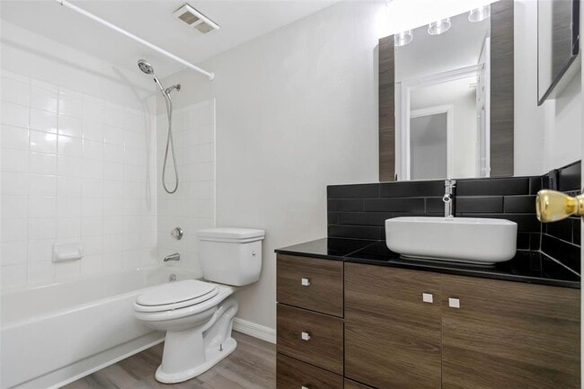 Building Photo - 2400 Feather Sound Dr