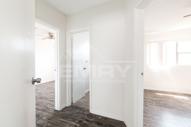 Building Photo - 304 N Market St