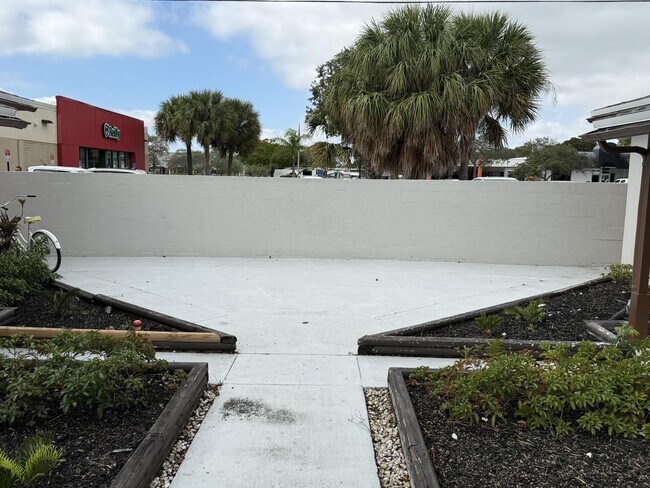 Building Photo - 1415 N J St