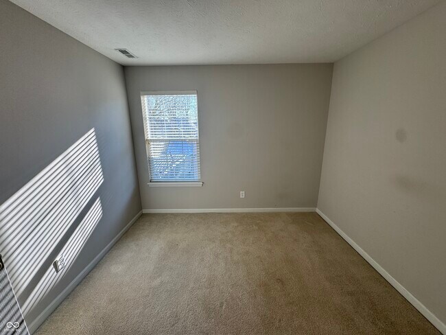 Building Photo - 7435 Sycamore Run Dr