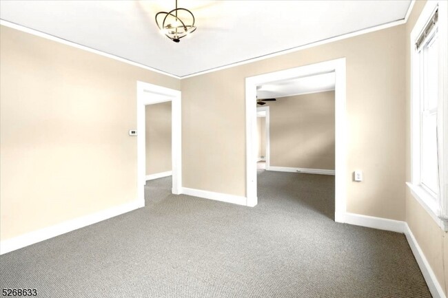 Building Photo - 7 Park Dr S