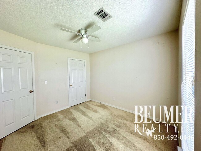 Building Photo - 136 Carrier Dr