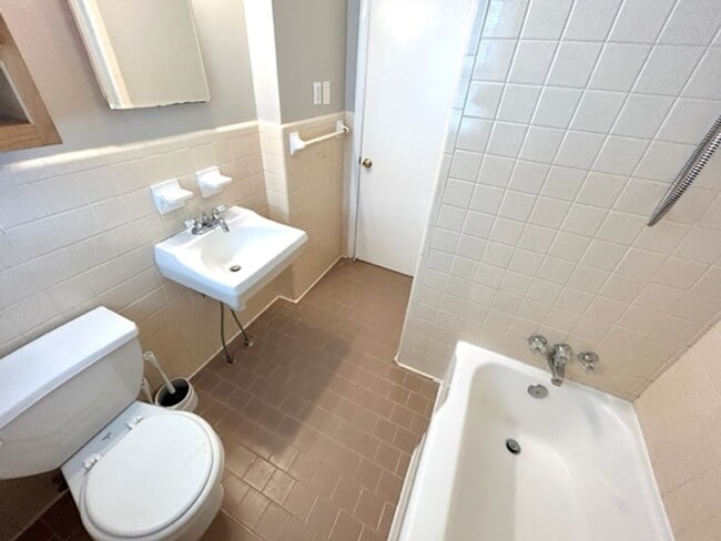 Building Photo - THREE BEDROOM ONE AND HALF BATH BRICK RANCH HOME