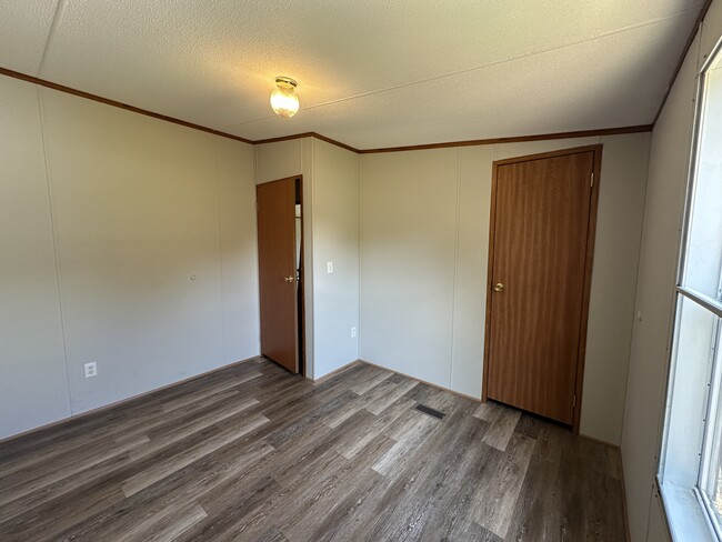 Building Photo - 106 Crappie Dr
