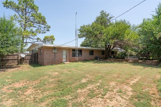 Building Photo - 2200 US-81