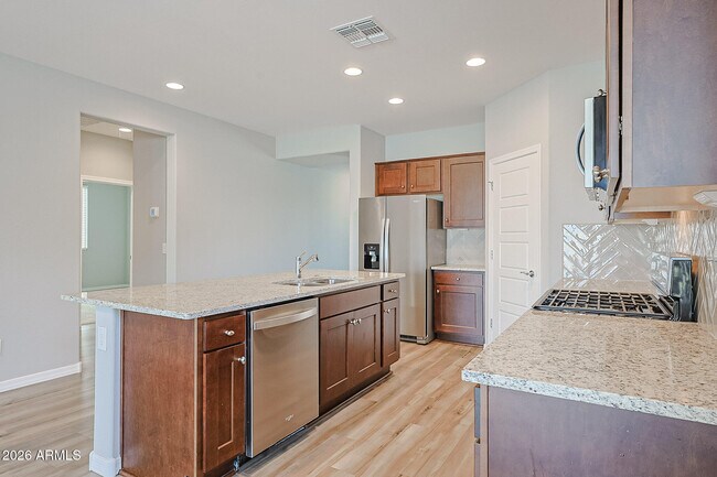 Building Photo - 9018 W San Miguel Ave