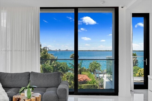 Building Photo - 11 Century Ln